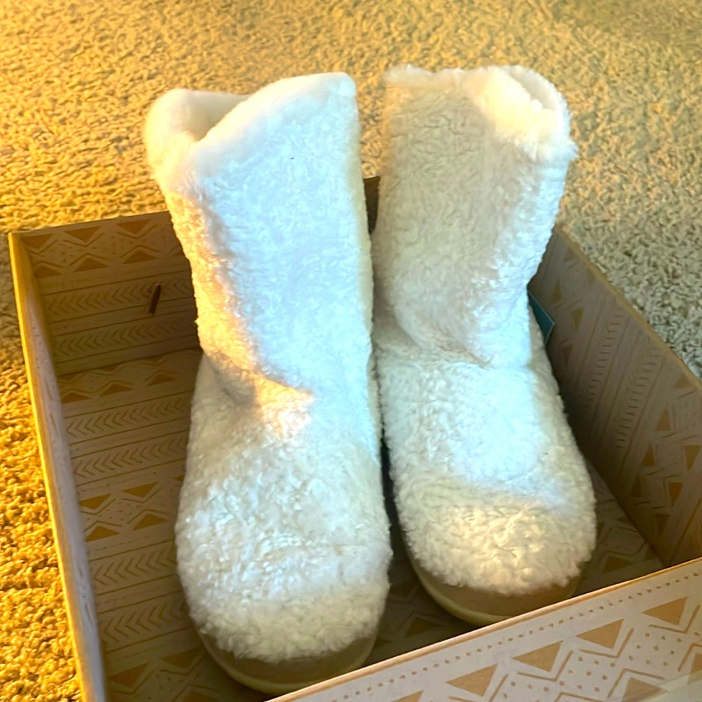 Sold out Toms natural faux plush shearling boots.